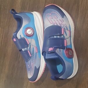 Girls New Balance sneakers sz 4